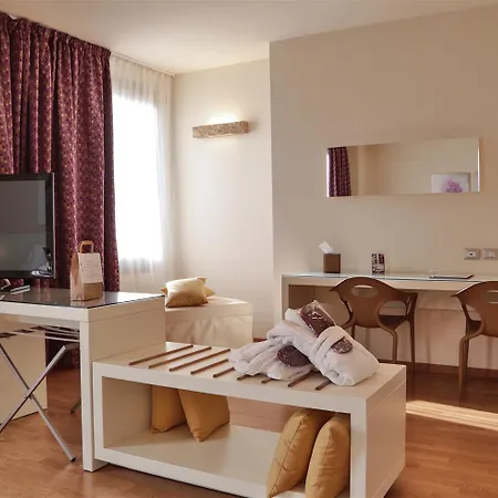 Western Leone Di Messapia & Conference 호텔 4*