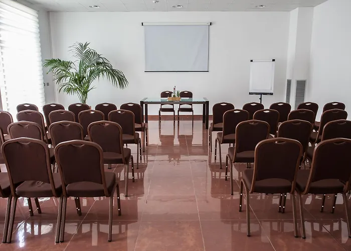 Western Leone Di Messapia & Conference מלון