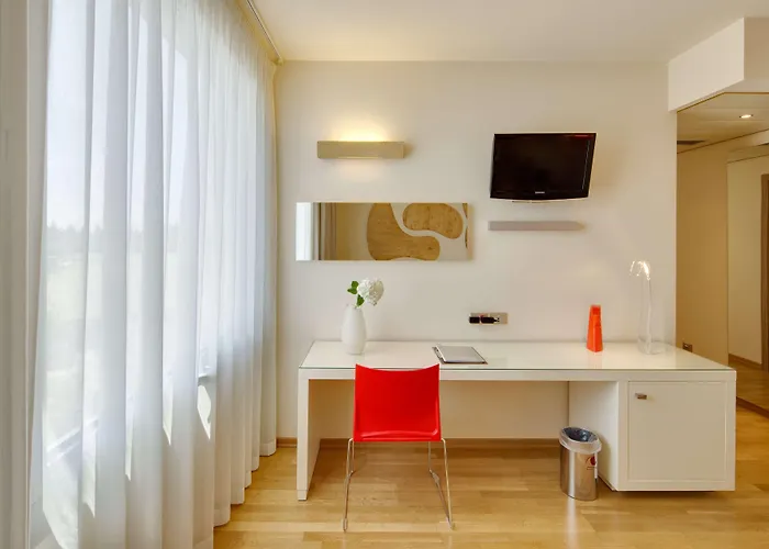 Western Leone Di Messapia & Conference מלון 4*