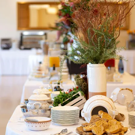 Western Leone Di Messapia & Conference מלון