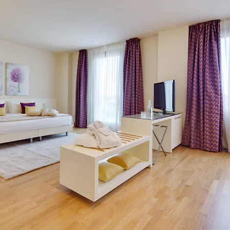 Western Leone Di Messapia & Conference מלון לצ'ה