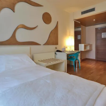 Western Leone Di Messapia & Conference Hotel