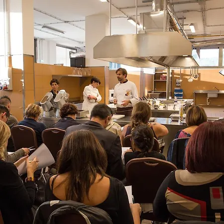 Western Leone Di Messapia & Conference מלון